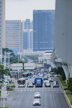 地铁站下面的路口