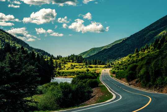 高原山间公路