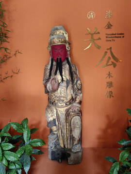 清代关羽木雕像