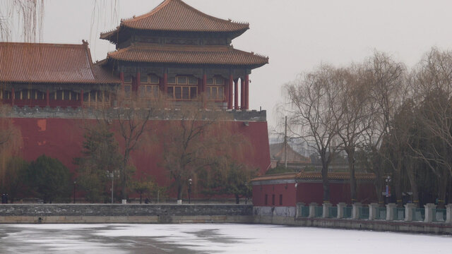 护城河水面河面结冻结冰冰面