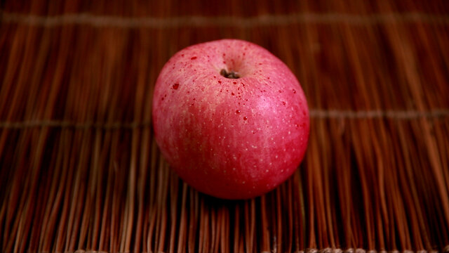 苹果表面渗出色素