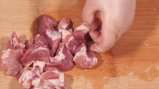 清洗切肉猪肉梅花肉五花肉切块