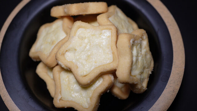 五角星牛奶夹心饼干儿童零食