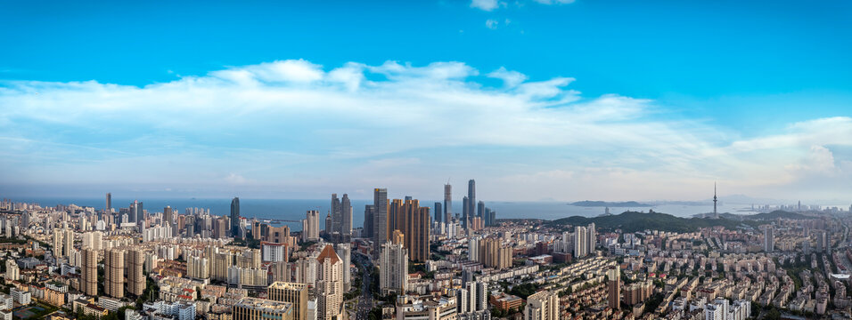 航拍青岛城市海岸线景观全景