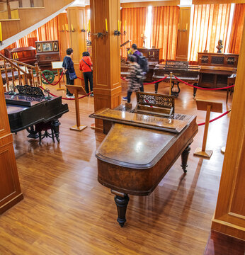 鼓浪屿钢琴博物馆展室与钢琴