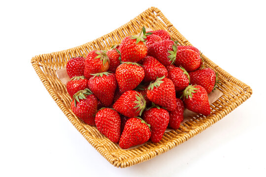 一盘新鲜水果九九草莓