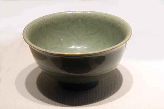 明龙泉窑青瓷碗