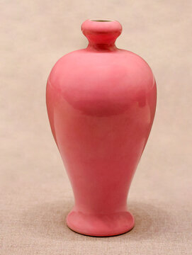 清代淡粉红釉梅瓶
