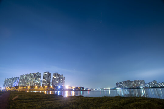 城市夜晚江景