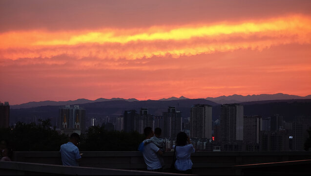 夕阳火烧云