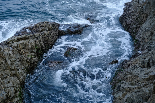 深圳大梅沙的海浪与礁石