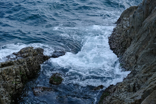 深圳大梅沙的海浪与礁石