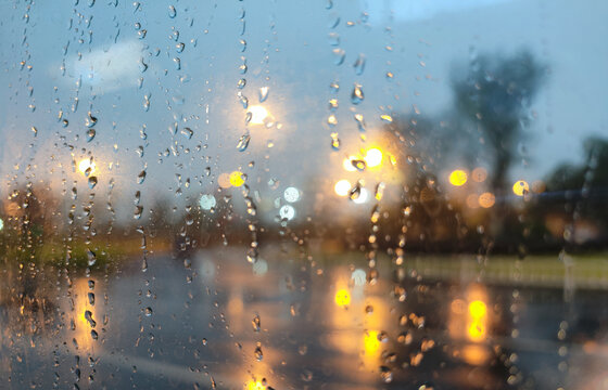 车窗雨滴