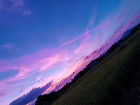 紫色云朵夕阳