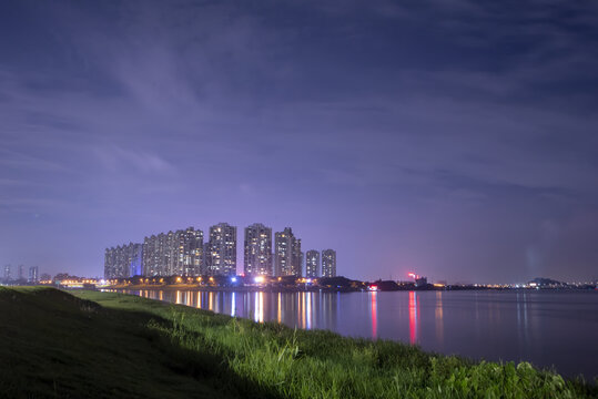 城市夜晚江景