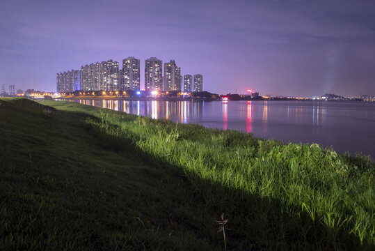 城市夜晚江景