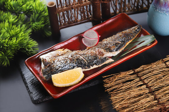日式青花鱼