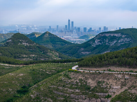 在济南黑峪顶航拍济南都市风光