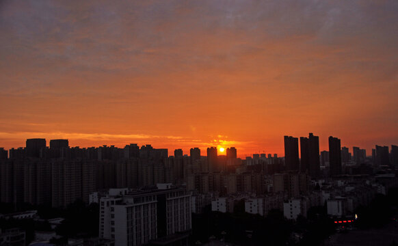 城市夕阳