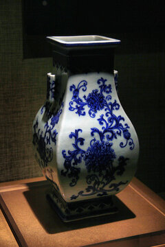 明清青花瓷瓶