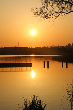 安徽合肥翡翠湖风景区夕阳