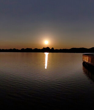 企石东青湖夕阳风光