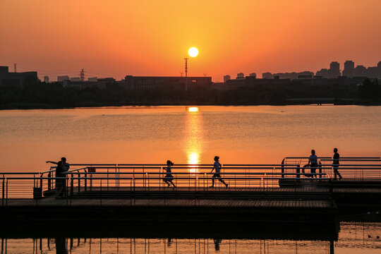 安徽合肥翡翠湖的夕阳