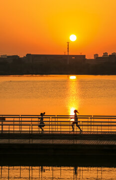 安徽合肥翡翠湖的夕阳