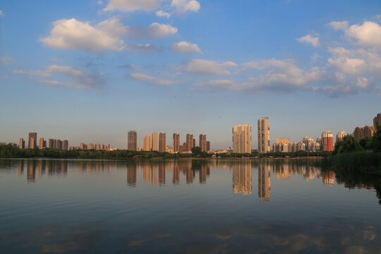 中国安徽合肥翡翠湖城市风光