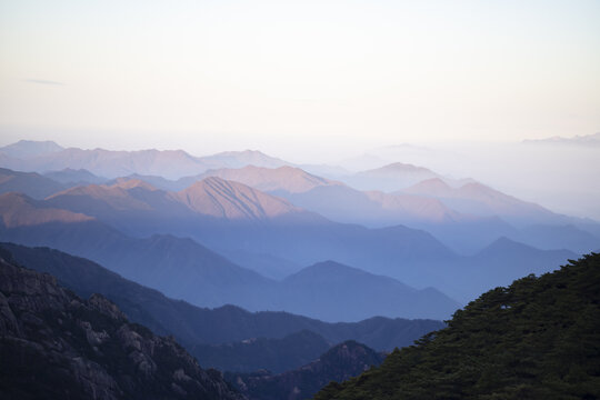 山峦起伏