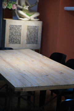 木质餐桌