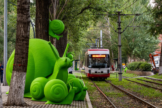 有轨电车与蜗牛艺术品景观
