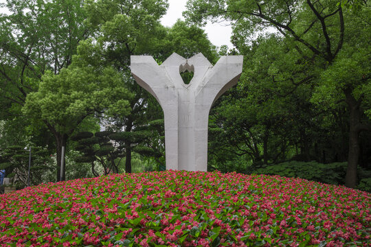 中日友谊雕像