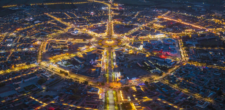 新疆伊犁特克斯八卦城夜景