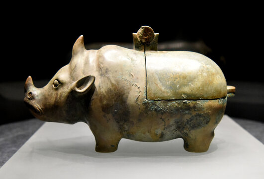 南京博物院犀牛铜灯
