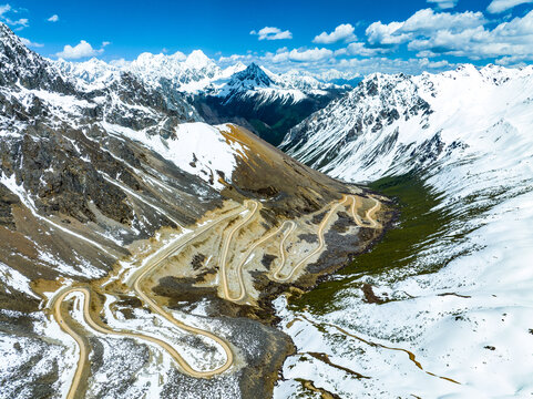 西藏林芝察隅雄珠拉垭口雪山美