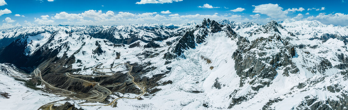 西藏察隅雄珠拉垭口雪山美景