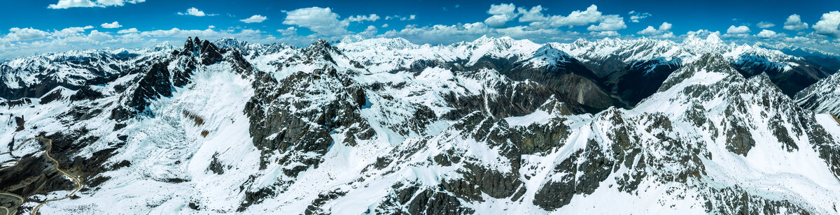 西藏察隅雄珠拉垭口雪山美景