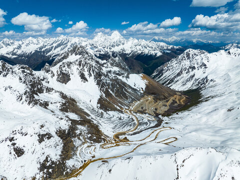 西藏察隅雄珠拉垭口雪山美景