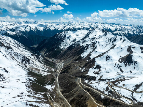 西藏察隅雄珠拉垭口雪山美景