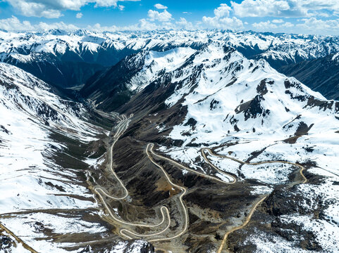 西藏察隅雄珠拉垭口雪山美景