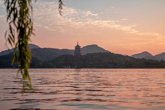 雷峰夕照