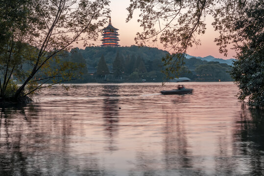 雷峰夕照