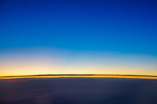 夕阳地平线