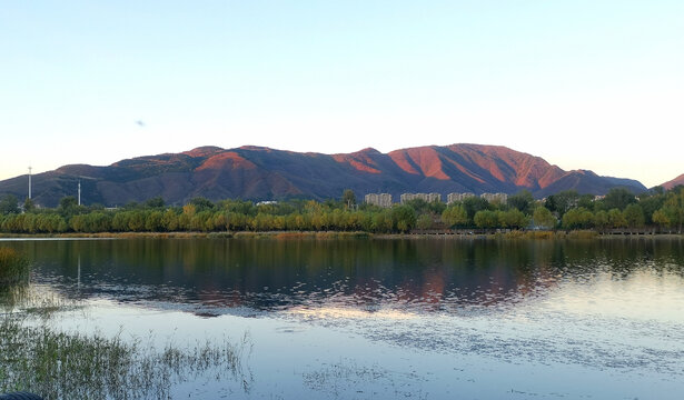 河面山川