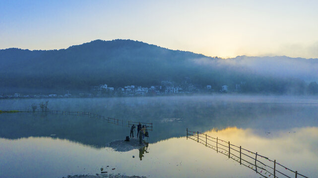 黄山奇墅湖清晨