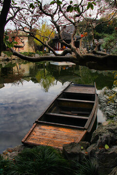 苏州艺圃园林木船