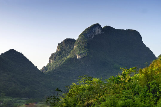 桑田山村晨景