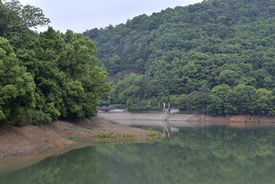 山林与湖泊