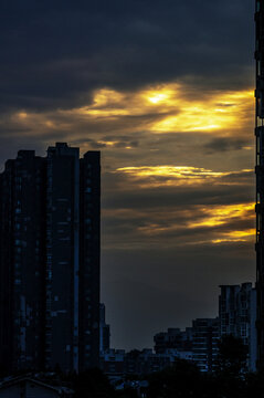 高楼与夕阳